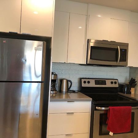 Amicable, Cozy, High Speed Internet, Sleeps 2 Riverview Downtown Apartment YYC Екстериор снимка
