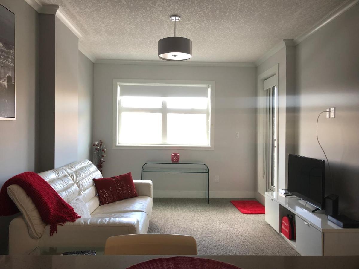 Amicable, Cozy, High Speed Internet, Sleeps 2 Riverview Downtown Apartment YYC Екстериор снимка
