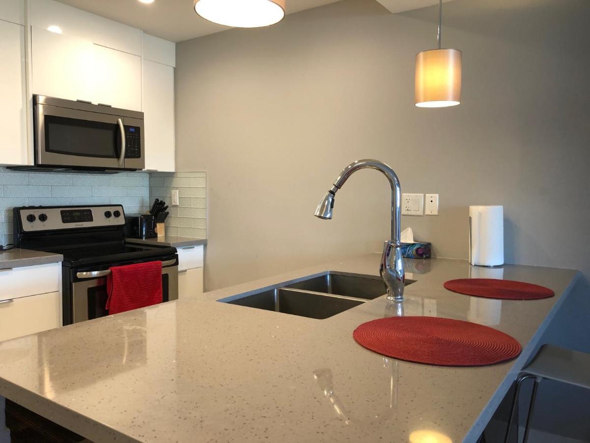 Amicable, Cozy, High Speed Internet, Sleeps 2 Riverview Downtown Apartment YYC Екстериор снимка