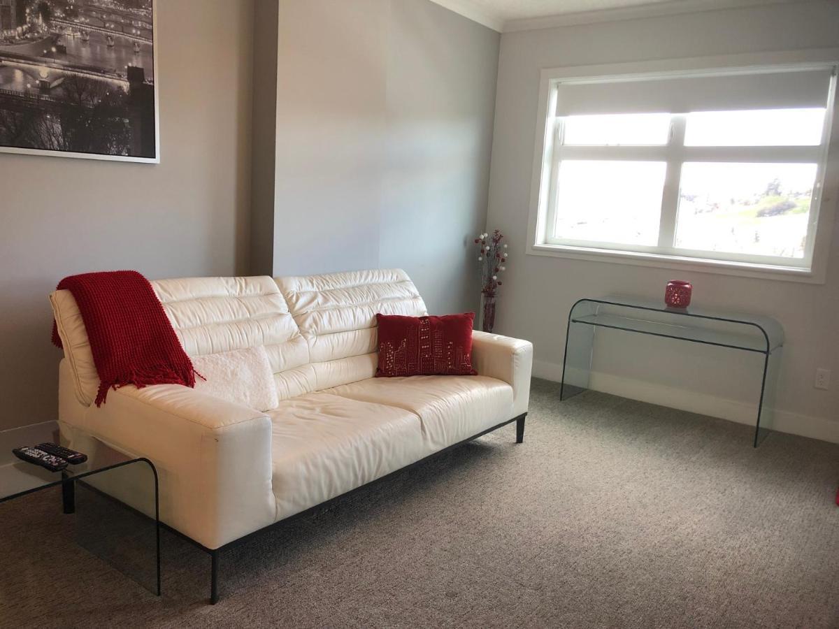 Amicable, Cozy, High Speed Internet, Sleeps 2 Riverview Downtown Apartment YYC Екстериор снимка