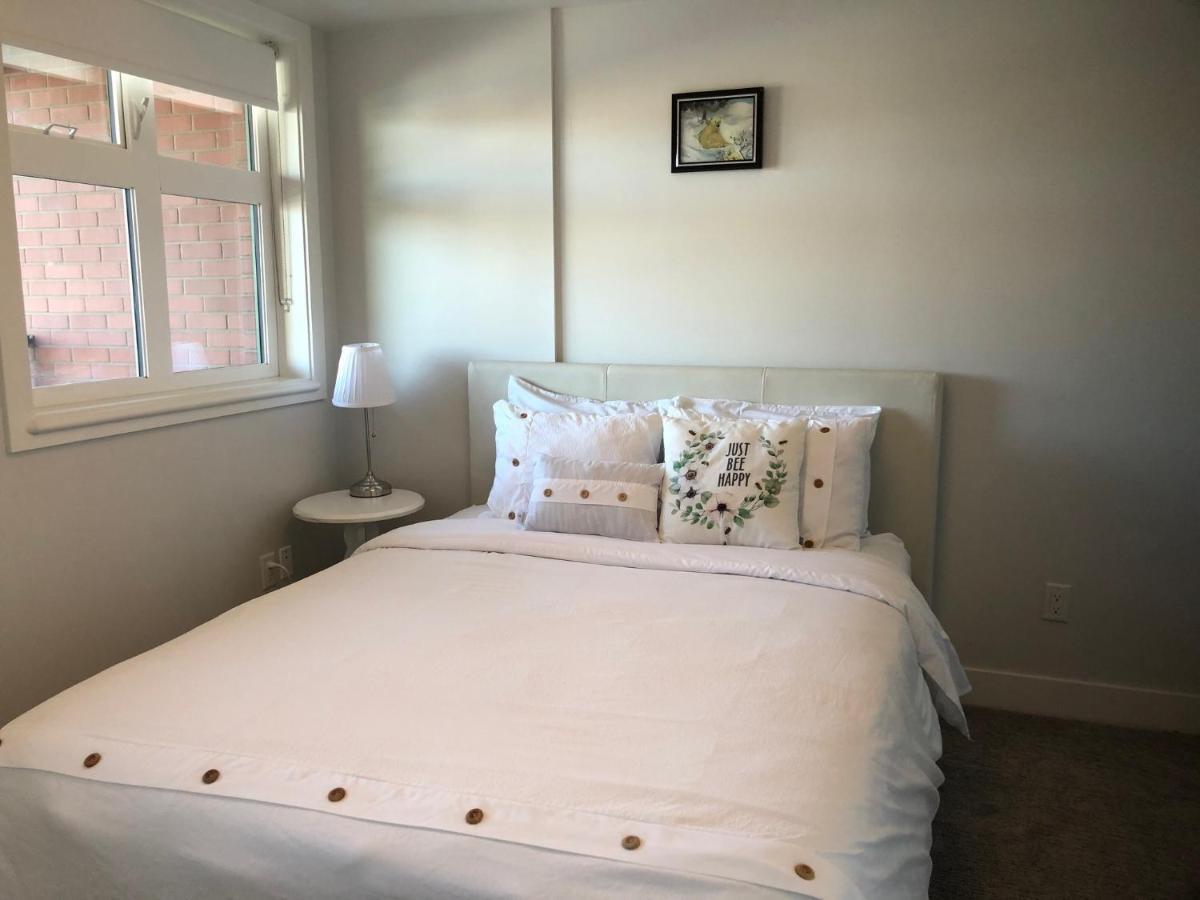 Amicable, Cozy, High Speed Internet, Sleeps 2 Riverview Downtown Apartment YYC Екстериор снимка