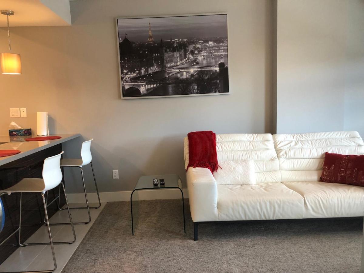 Amicable, Cozy, High Speed Internet, Sleeps 2 Riverview Downtown Apartment YYC Екстериор снимка