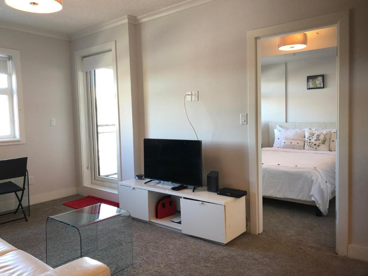 Amicable, Cozy, High Speed Internet, Sleeps 2 Riverview Downtown Apartment YYC Екстериор снимка