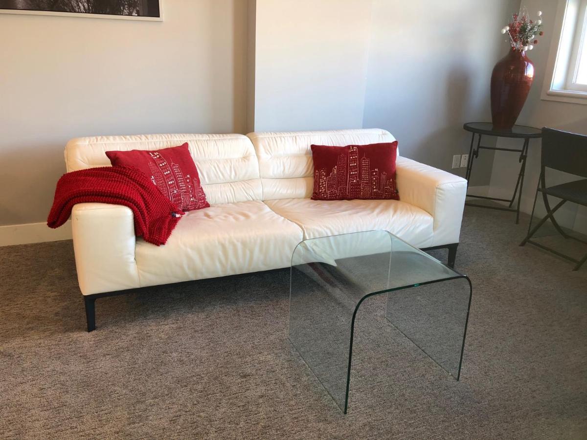 Amicable, Cozy, High Speed Internet, Sleeps 2 Riverview Downtown Apartment YYC Екстериор снимка